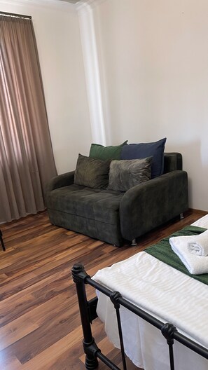 Appartement Confort, balcon, vue jardin | Coin séjour