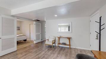 4 bedrooms, desk, iron/ironing board, free WiFi