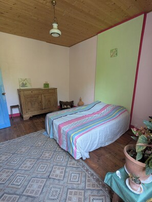2 bedrooms, WiFi, bed sheets - Warm and atypical house (Cellettes)