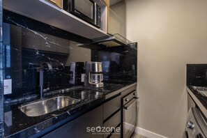 Basic Apartment | Private kitchen