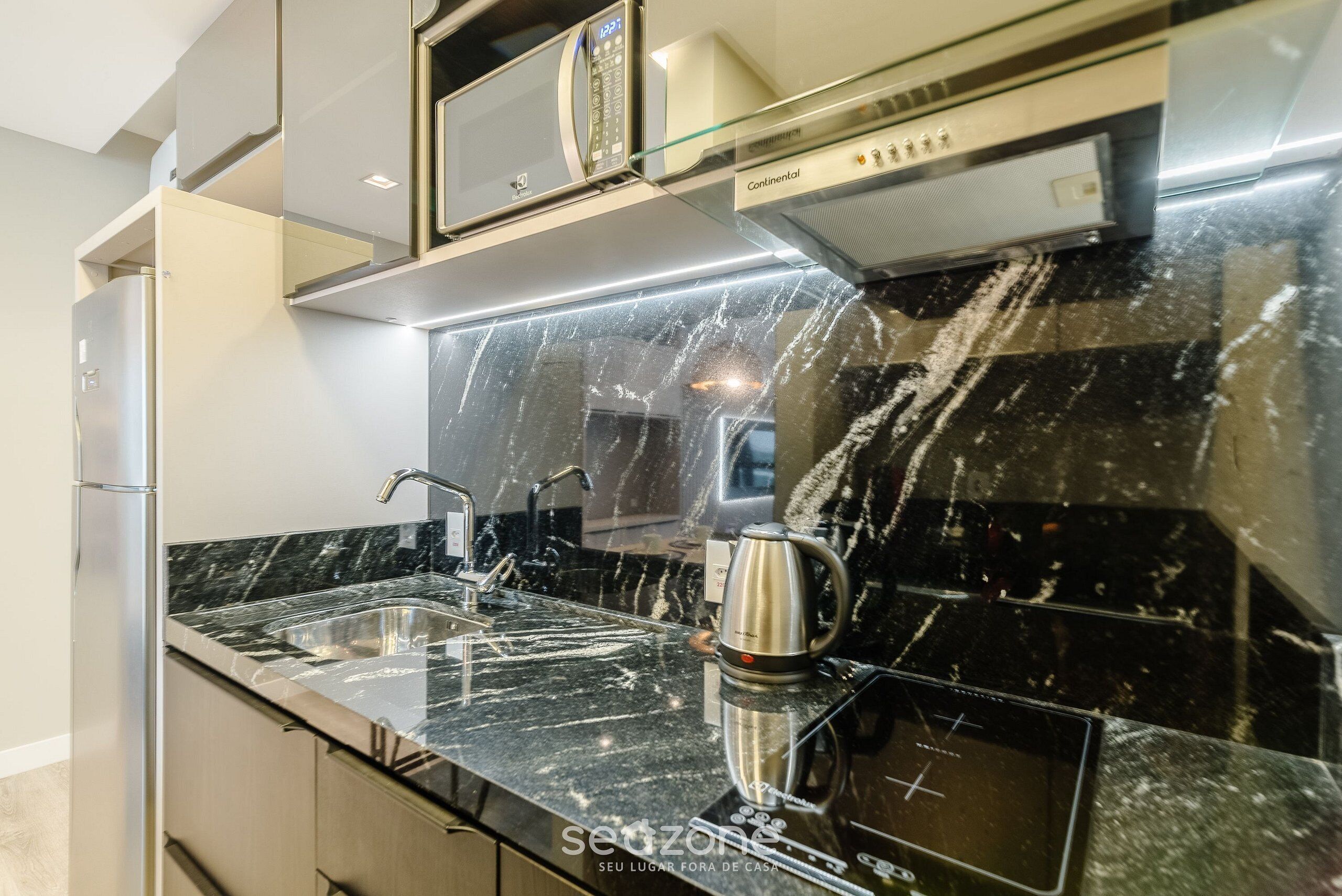 Basic Apartment | Private kitchen | Cookware/dishes/utensils