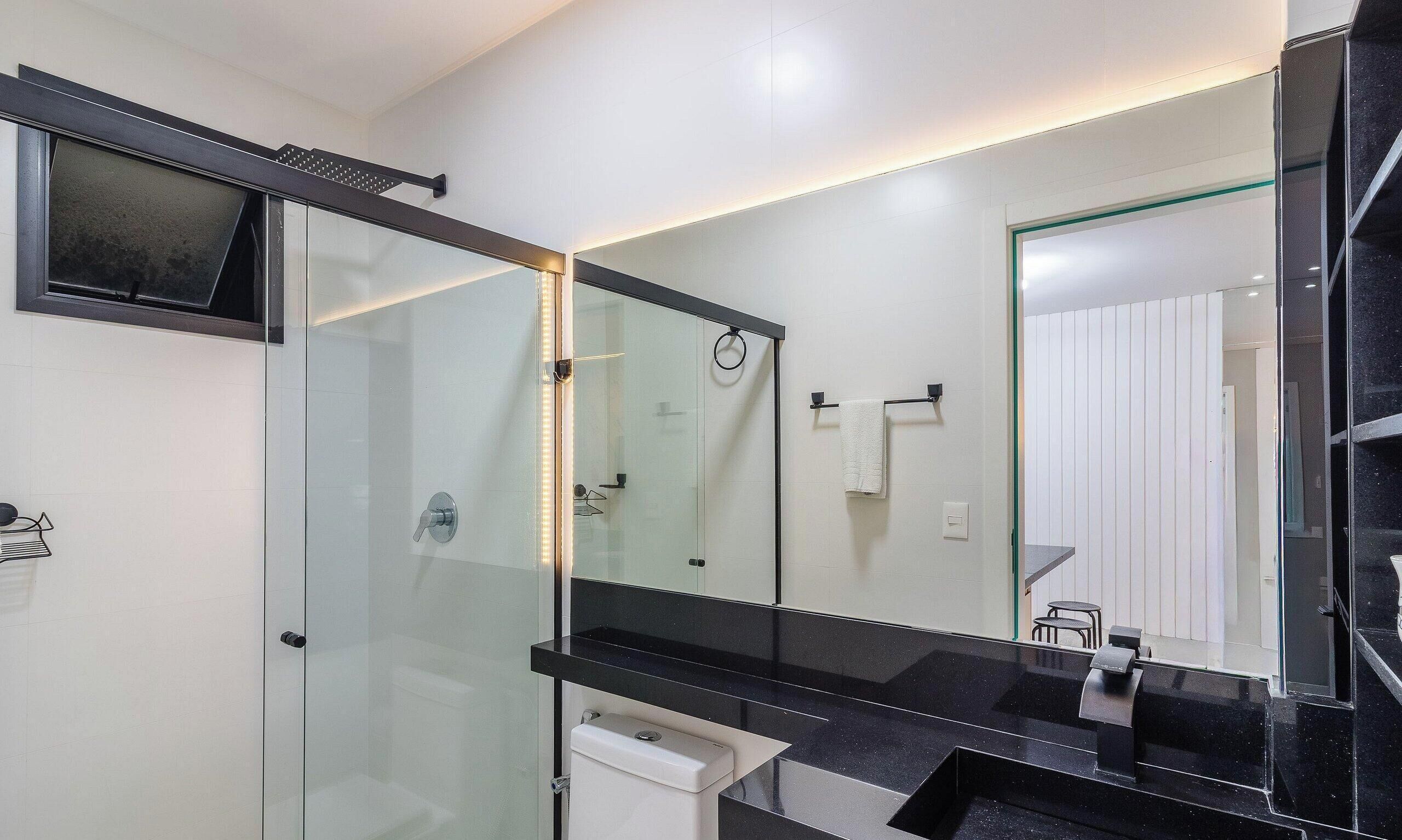 Basic Apartment | Bathroom