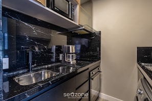 Basic Apartment | Dapur peribadi | Alat memasak/pinggan mangkuk/perkakas dapur 