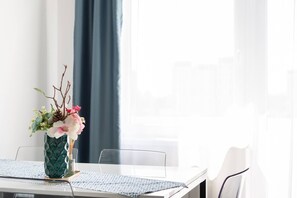 Dining - Modern and bright-7 min by walk Knez M.Parking-12e (Beograd)