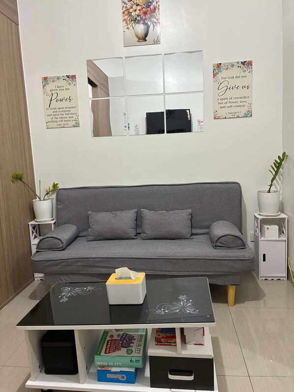 Living room - Peaceful Pasay Getaway - Private Studio With Pool (Pasay)