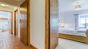 Iron/ironing board, travel cot, free WiFi, bed sheets