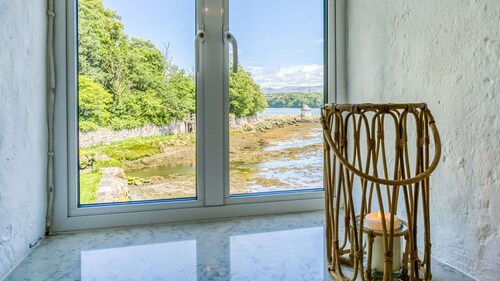 Felin Hen - sleeps 12 guests  in 6 bedrooms