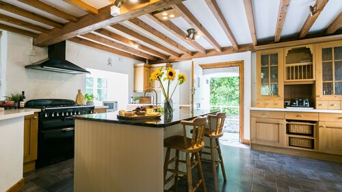 Felin Hen - sleeps 12 guests  in 6 bedrooms