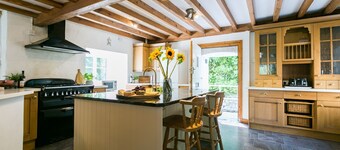 Felin Hen - sleeps 12 guests  in 6 bedrooms