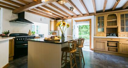 Felin Hen - sleeps 12 guests in 6 bedrooms