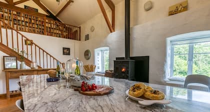 Felin Hen - sleeps 12 guests in 6 bedrooms