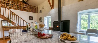 Felin Hen - sleeps 12 guests in 6 bedrooms