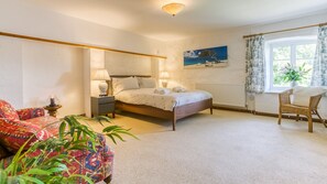 6 Schlafzimmer, Bügeleisen/Bügelbrett, Reisekinderbett, kostenloses WLAN