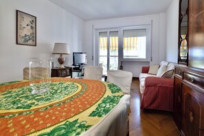 Appartement, 2 chambres, vue mer | Salle à manger