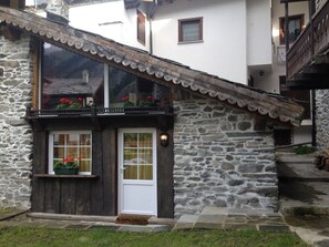 Studio, Patio | Garden view