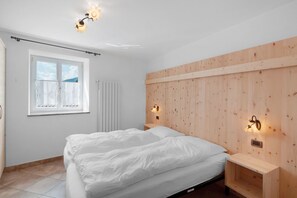 2 bedrooms, WiFi, bed sheets