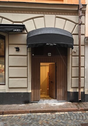 Vista frontal de la propiedad