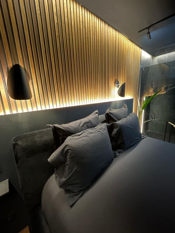 WiFi, bed sheets