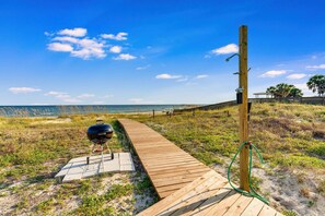 On the beach - Black Skimmer - Beach front, screened porch, elevator, and pet friendly! (St. George Island)