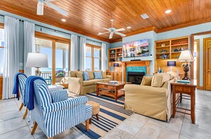 Smart TV - Black Skimmer - Beach front, screened porch, elevator, and pet friendly! (St. George Island)
