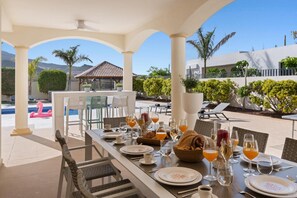 Outdoor dining - Holiday Villa 'Karat Luso' with Sea View, Wi-Fi and Air Conditioning (Adeje)
