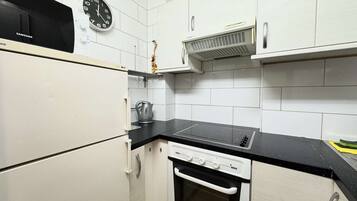 Fridge, microwave, oven, cookware/dishes/utensils