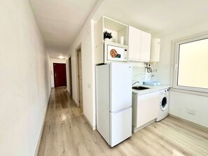 Fridge, oven, cookware/dishes/utensils