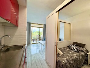 1 bedroom, WiFi, bed sheets