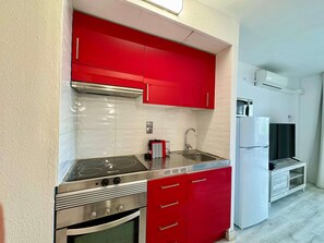 Fridge, microwave, oven, cookware/dishes/utensils