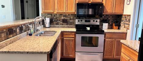 Mikrowelle, Ofen, Herdplatte, Geschirrspüler