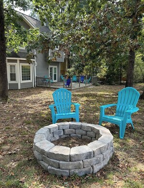 Terrace/patio - Lux Ridge Retreat-Master Suite-Fast Wifi-Campfires (Madison)