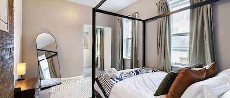 4 bedrooms, desk, iron/ironing board, free WiFi