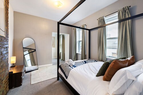 Cozy 4BD - Central Location w/ BBQ & Patio Space