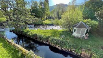 Deluxe-Doppelzimmer, Flussblick | Terrasse/Patio