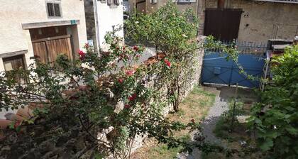Aux Rosiers Rouges