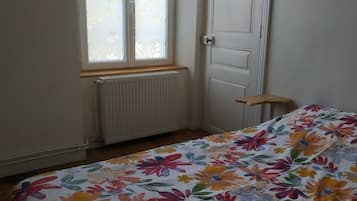 2 bedrooms, bed sheets
