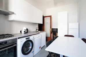 Apartment, 3 Schlafzimmer, Balkon | Eigene Küche | Kühlschrank, Mikrowelle, Ofen, Herdplatte