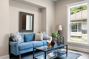 Een televisie en een kantoor