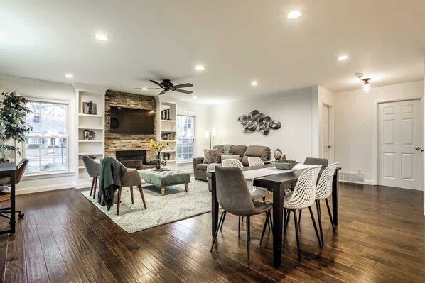 Interior - Broad Ripple Falcon Crestview Bungalow (Indianapolis)