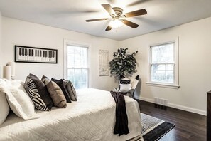 4 bedrooms, iron/ironing board, WiFi, bed sheets