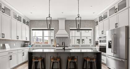 Downtown Luxury | Chatham-Arch BoHo-Style Townhome