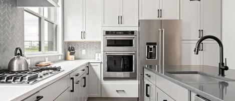 Refrigerador, microondas, horno, placa de cocina