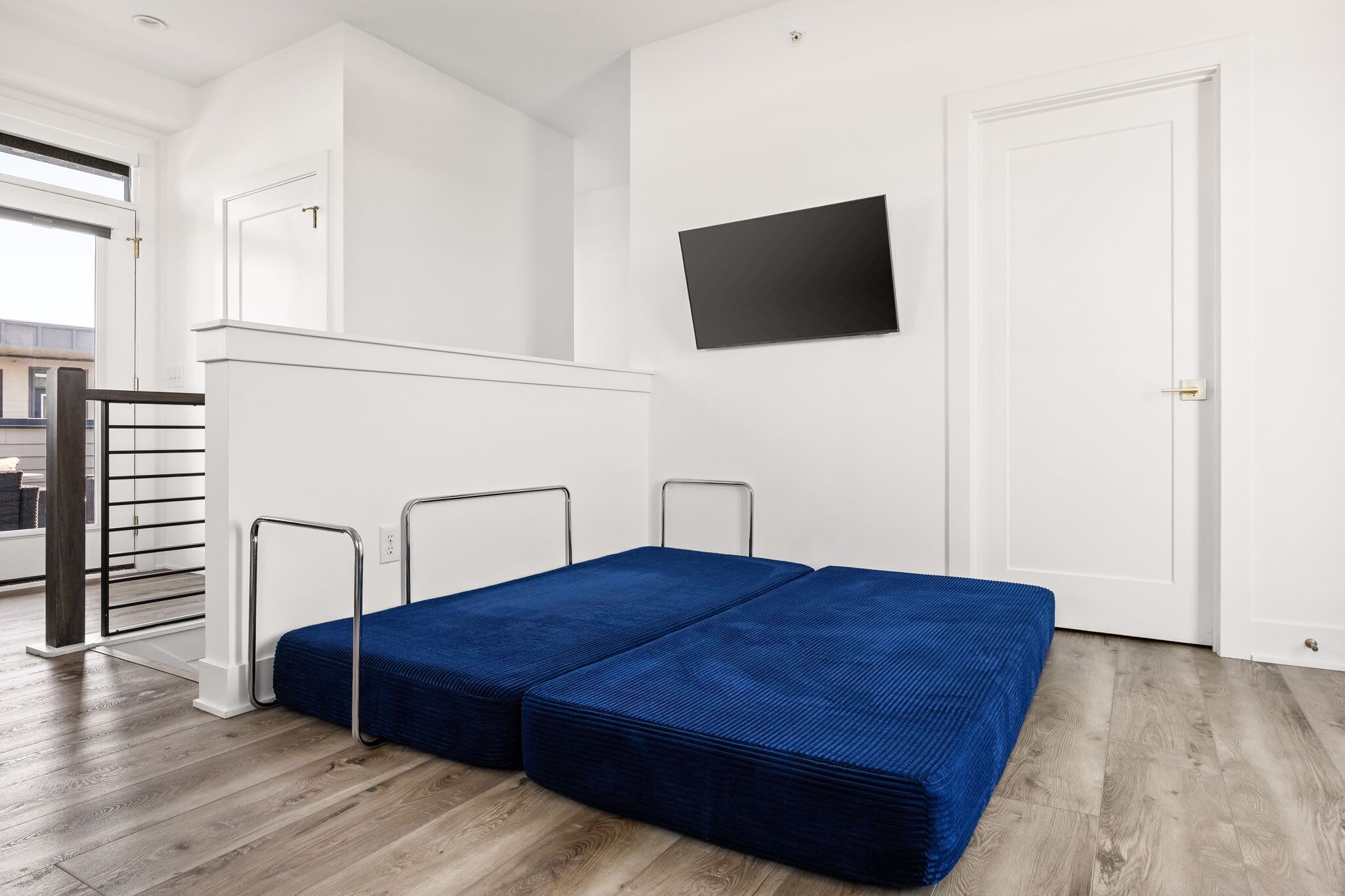 4 habitaciones, tabla de planchar con plancha, wifi y ropa de cama 