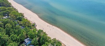 The Holland Hideaway | Family Home | Walk to Beach