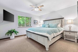 4 camere, una scrivania, ferro/asse da stiro, culla da viaggio