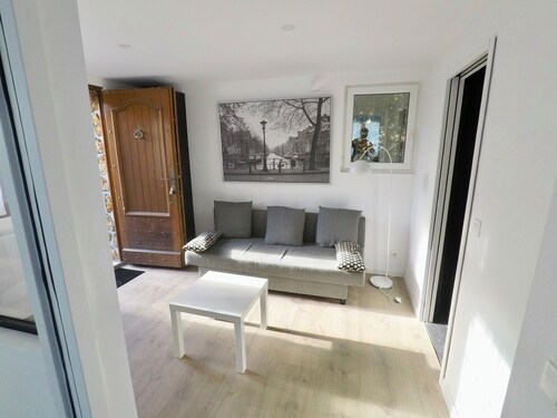 2-room apartment in quiet neighborhood