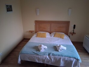 Comfort-Zimmer | Schreibtisch, laptopgeeigneter Arbeitsplatz, kostenloses WLAN