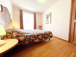 2 chambres, fer et planche à repasser, accès Internet