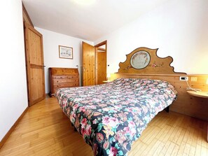 2 chambres, fer et planche à repasser, accès Internet