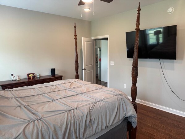 Iron/ironing board, WiFi, bed sheets